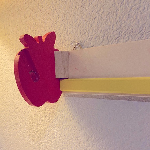 Apple 🍎 Paper Roller Ribbon Holder for DIY Arts & Crafts - Picture 3 of 15